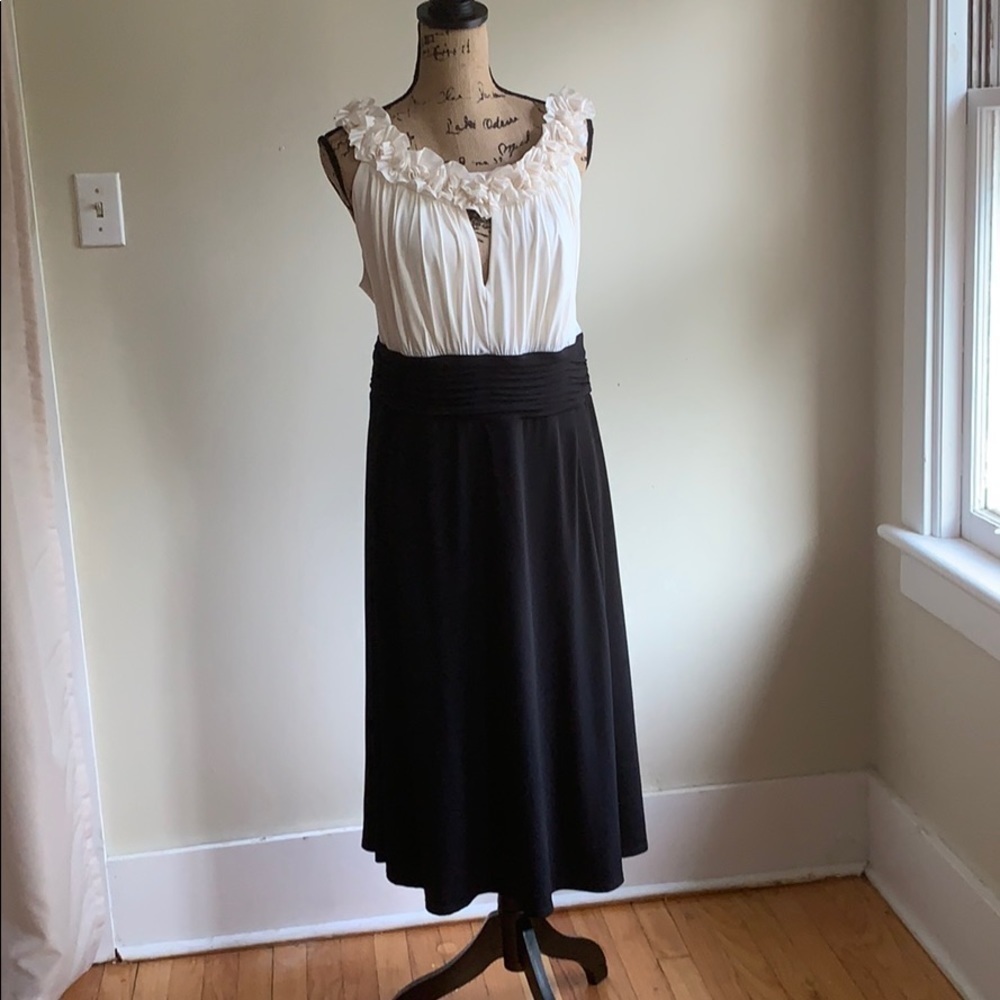 Sangria black cream ruched neckline petal flower pattern dress